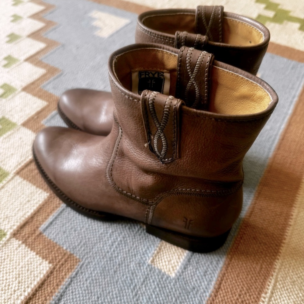 Frye Jamie Stitch Short Ankle Boots Gray Size 6 NWT - Picture 3 of 14